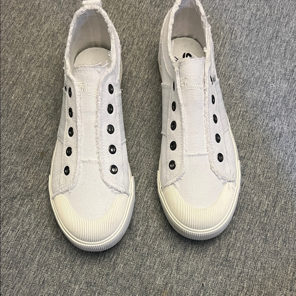 Sbicca White Canvas Slip-On Shoes